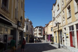 Улица Златарска в Капана в Пловдив с цветни сгради